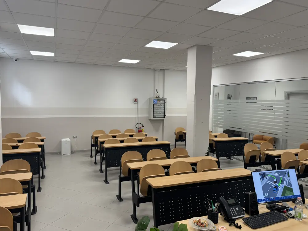 کلاس روم 1، میزوں کا سائیڈ ویو